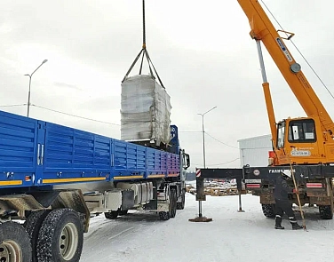 Разгрузка оборудования в Якутии
